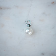 Load image into Gallery viewer, Glass Pearl Charm